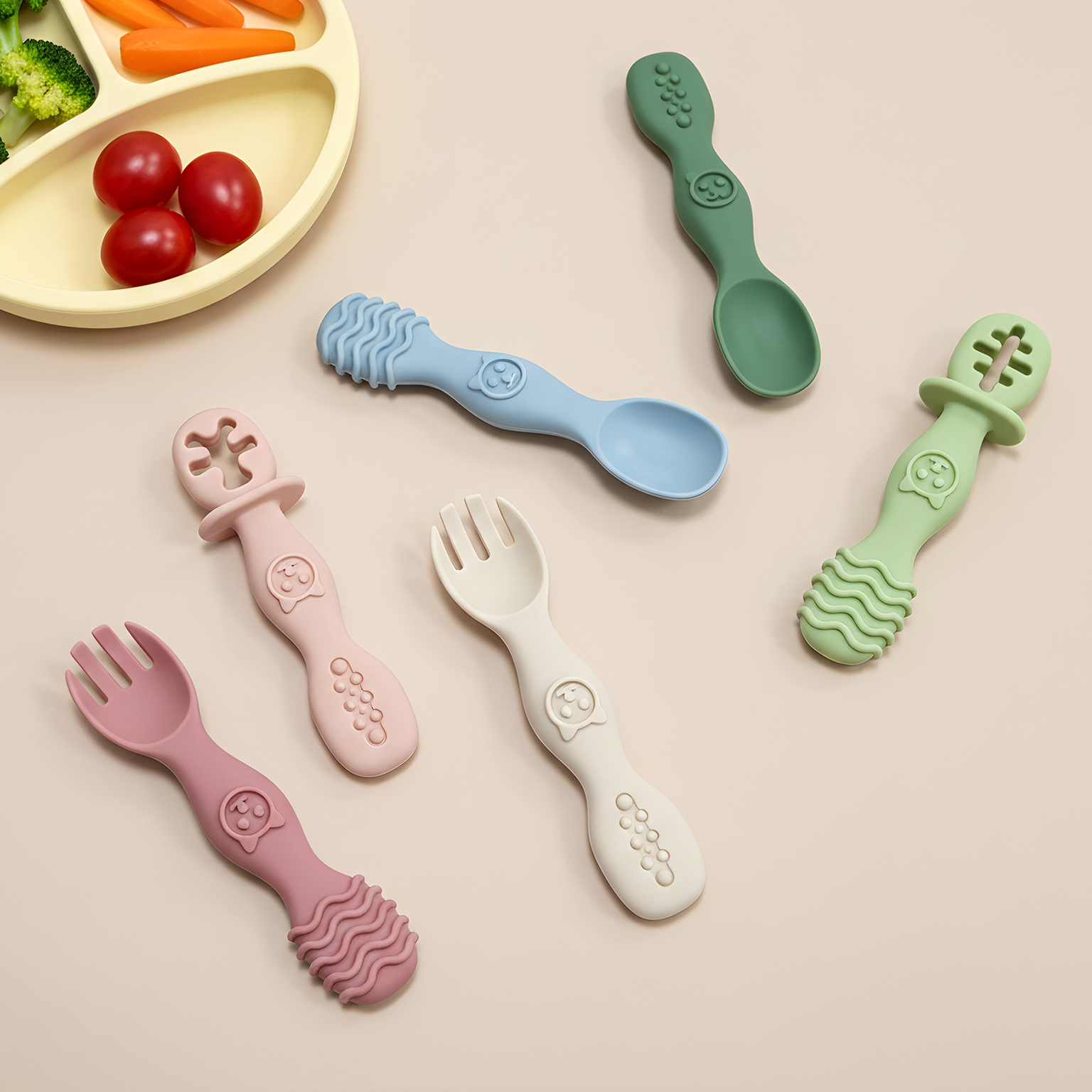 Self Feed Spoon - ベビースプーン＆フォークセット4個、耐久性がありお手入れが簡単なシリコン製、赤ちゃんの自立食に最適、乳幼児に適しています。