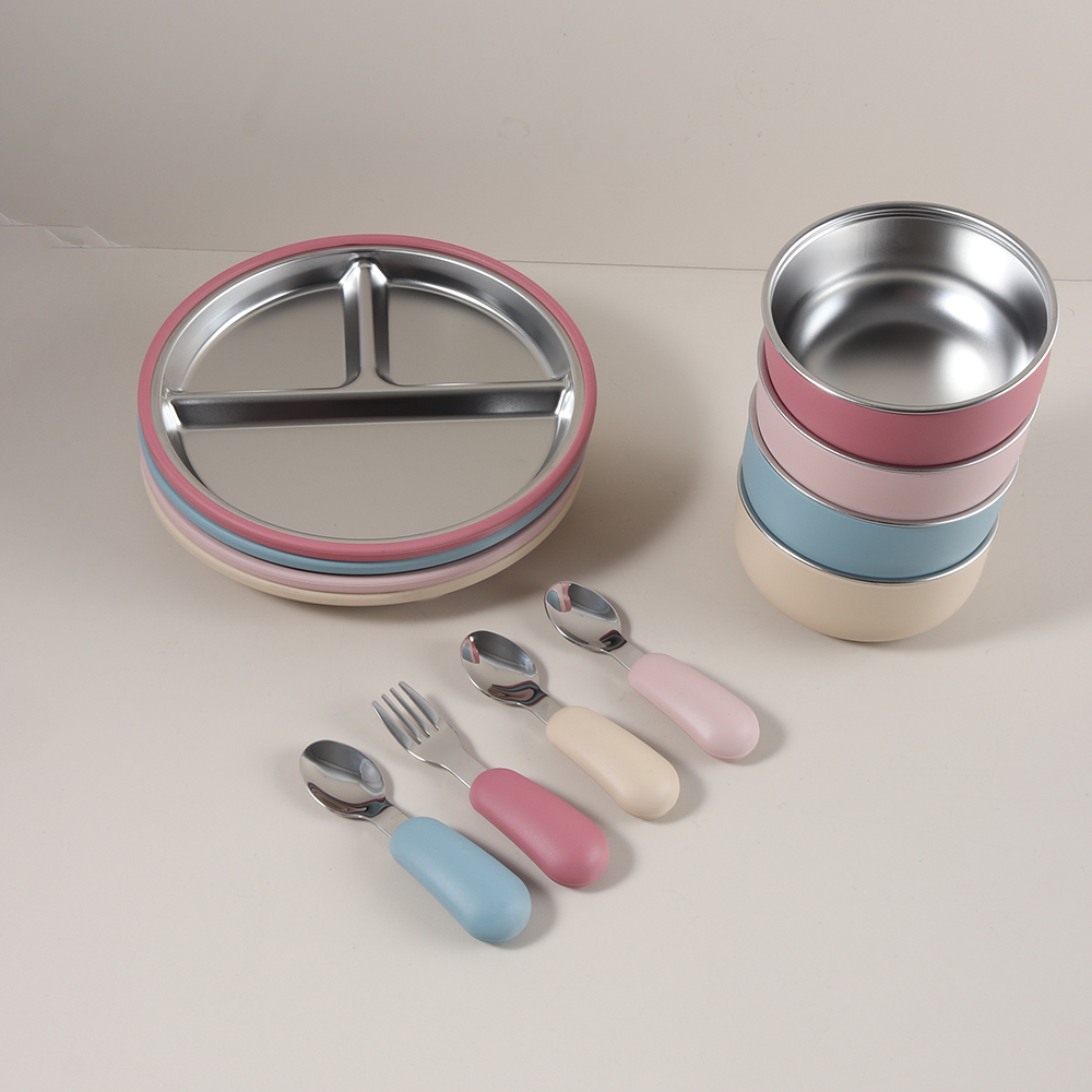 4 ピース/セットシリコン吸引ボウルプレートスプーンフォーク - Baby Food Bowl のレビューと価格