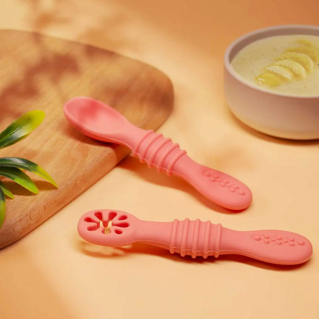 2 個ベビーシリコーン粘着スプーン学習自己給餌ソリッドカラー - Self Feed Spoon のレビューと価格